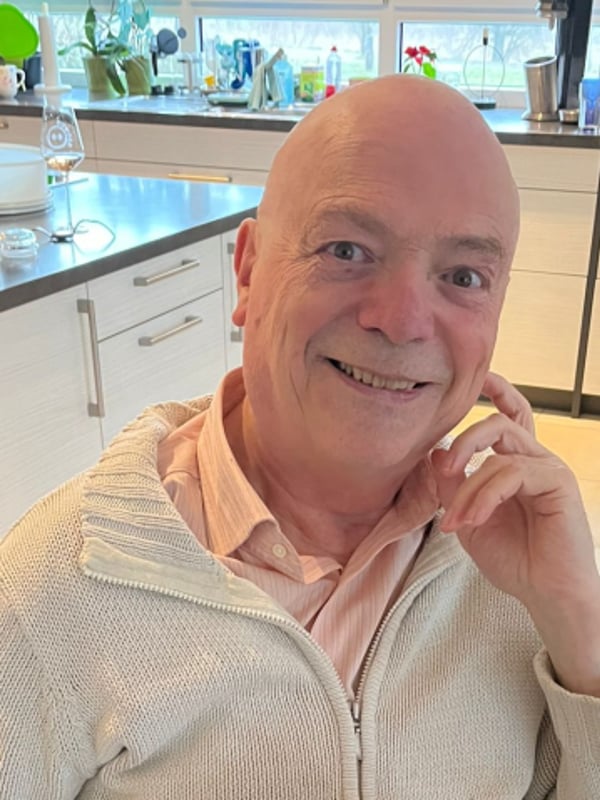 I’m arriving in Bangkok ready to explore hidden cafes, secret rooftops, and odd little street corners that tourists never find. I love spontaneous adventures, from midnight noodle hunts to random boat trips on the Chao Phraya. I’m curious to meet a woman.